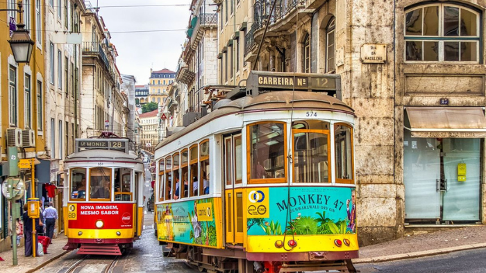 Penduduk Lisbon Tuntut untuk Kendalikan Sewa Penginapan