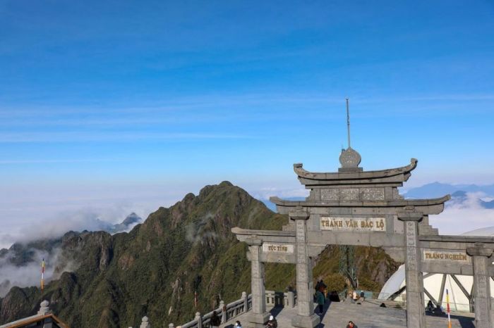 Hiking Jalur Pendakian Paling Ramai 2025