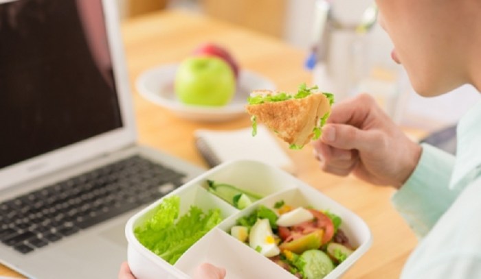 Tips Atur Pola Makan agar Tetap Sehat di Kantor : Okezone health Tips Atur Pola Makan agar Tetap Sehat di Kantor : Okezone health