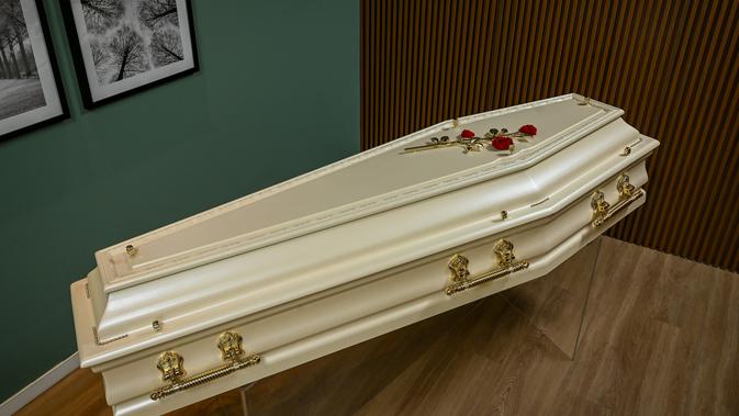 Sesi Meditasi di Dalam Peti Mati dengan Biaya Hanya Rp200 Ribuan