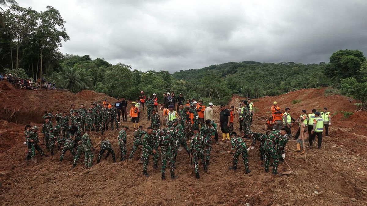 Gelar Pahlawan 2025 dan Penobatan Pakubuwono XIV