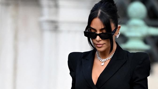 Gaya Pasangan Kim Kardashian dan Lewis Hamilton di Super Bowl 2026, Resmi Go Public