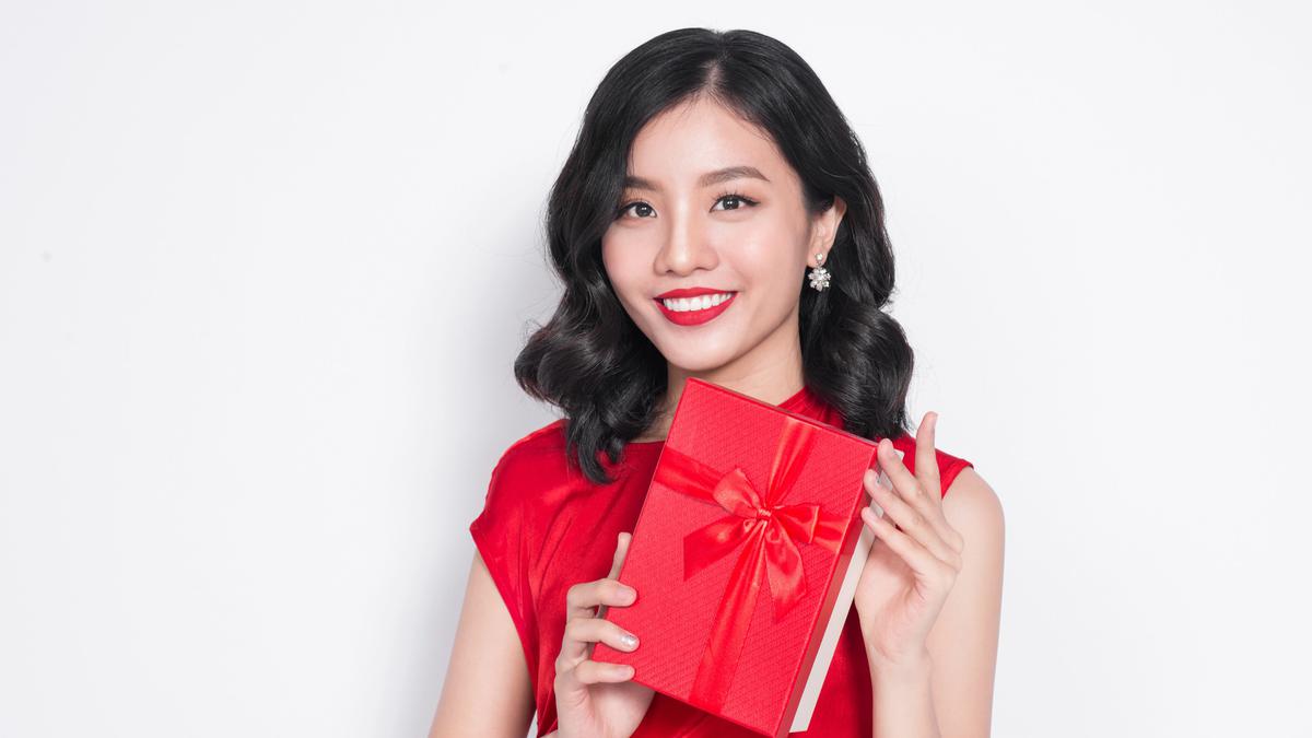 Kado Imlek Elegan untuk Calon Mertua, Skincare sebagai Pilihan Aman