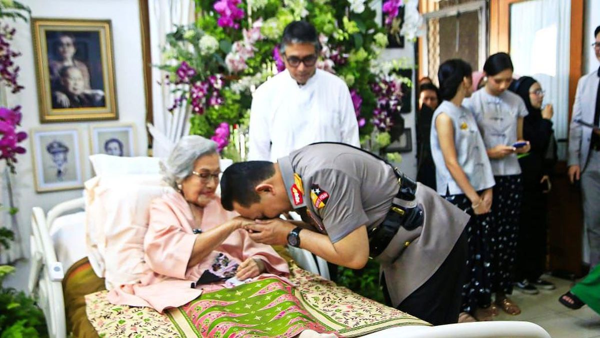 Kapolri Berduka atas Meninggalnya Eyang Meri Hoegeng yang Jadi Inspirasi Nyata