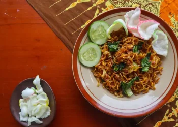 10 Makanan Berbeda dalam Satu Bungkus